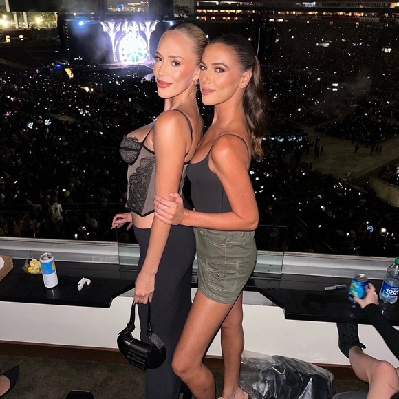 Meet Your Posher - Picture 6 of 6